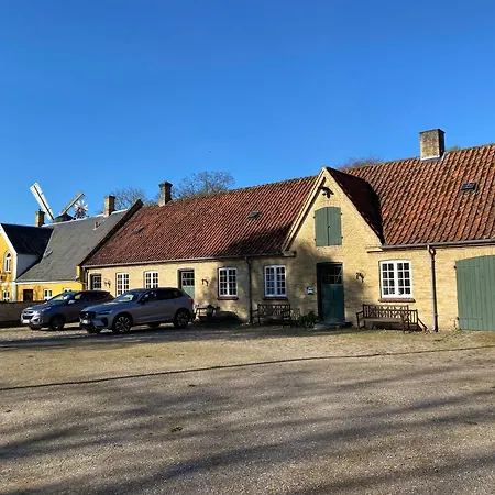 Grubbe Molle, Med Eget Kokken Og Bad