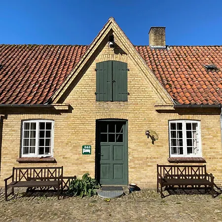 Grubbe Molle, Med Eget Kokken Og Bad