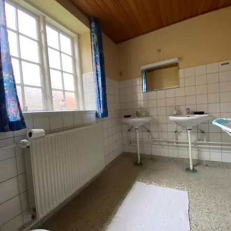 Grubbe Molle, Med Eget Kokken Og Bad